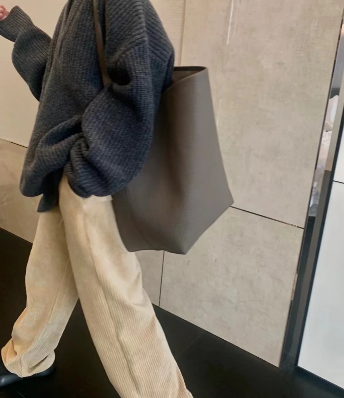 กระเป๋าหนังวัวสำหรับฤดูใบไม้ร่ - Tote Bag Beach บทวิจารณ์และราคา