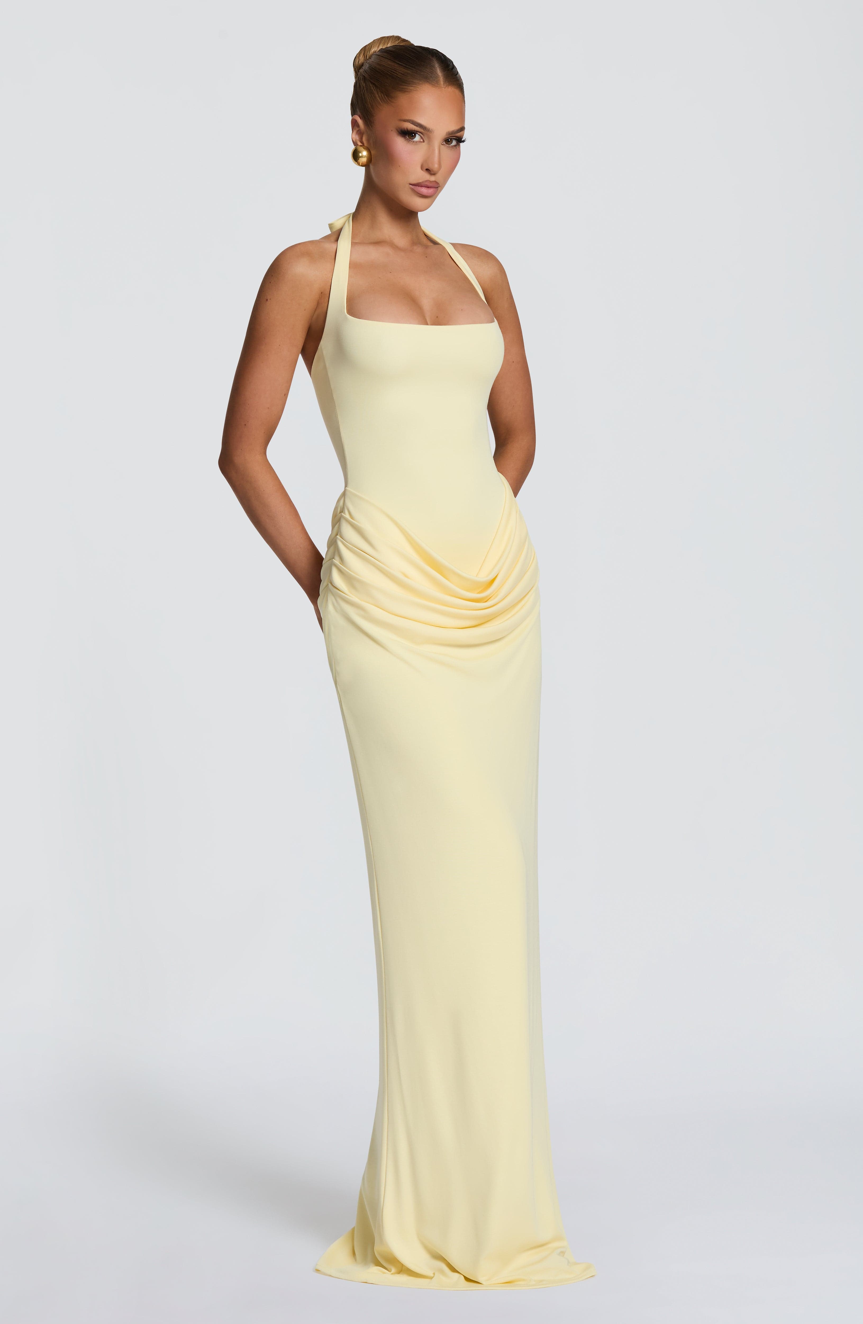 เดรสยาวคอเหลี่ยมแบบผูกคอ พร้อม - Maxi Dress Halter บทวิจารณ์และราคา